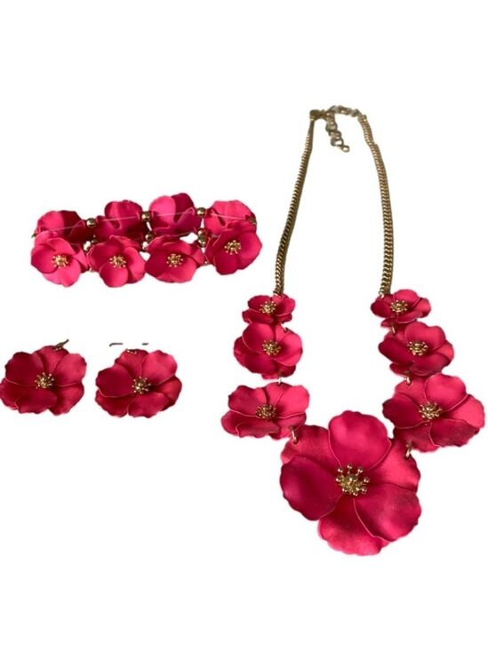 Accessories - ROSE Necklace Bracelet Earring Set Gold-toned Floral Center and Hardware OS